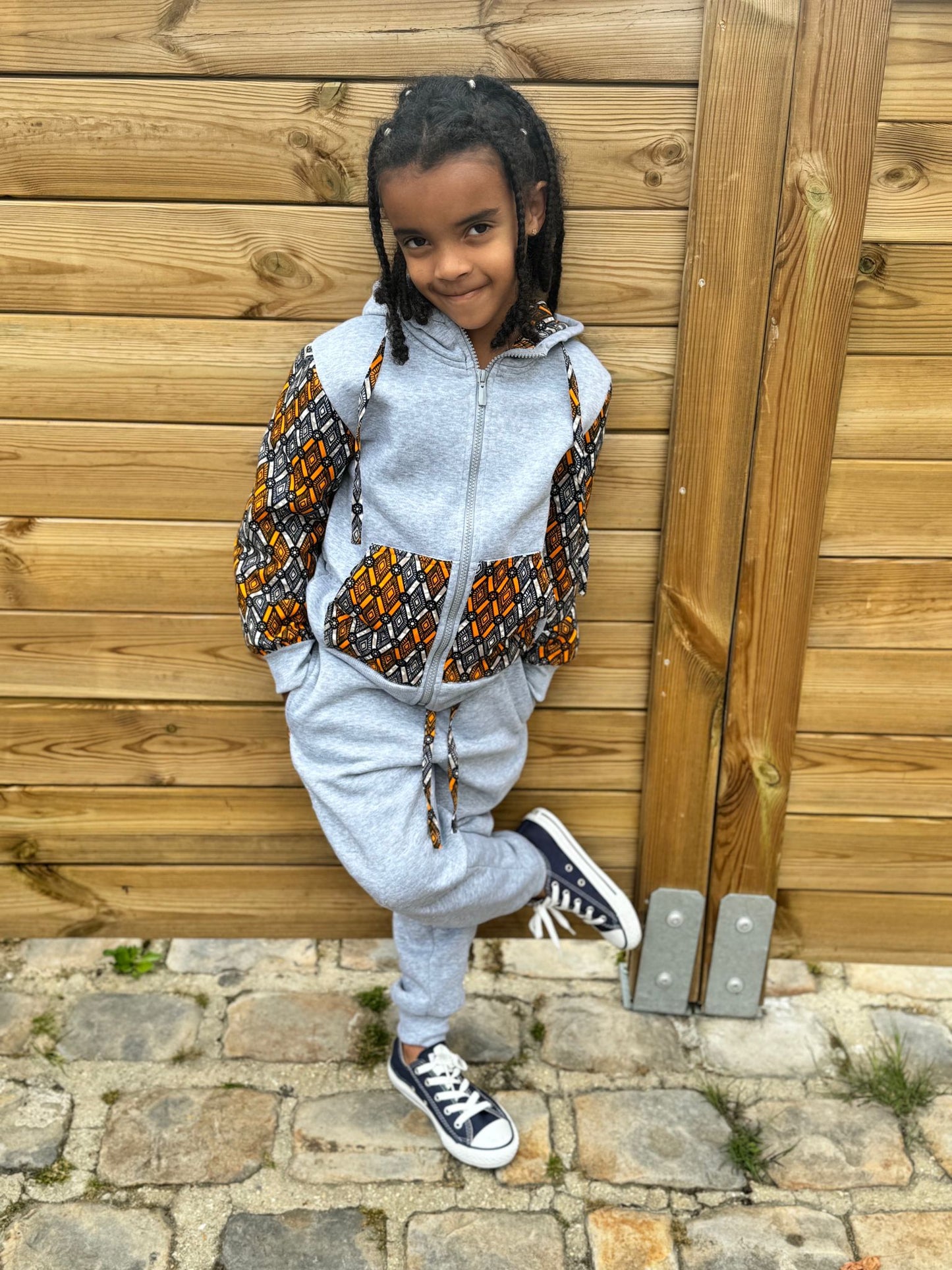 Ensemble jogging fille ou garçon - Taille 8 ans - gris et wax orange