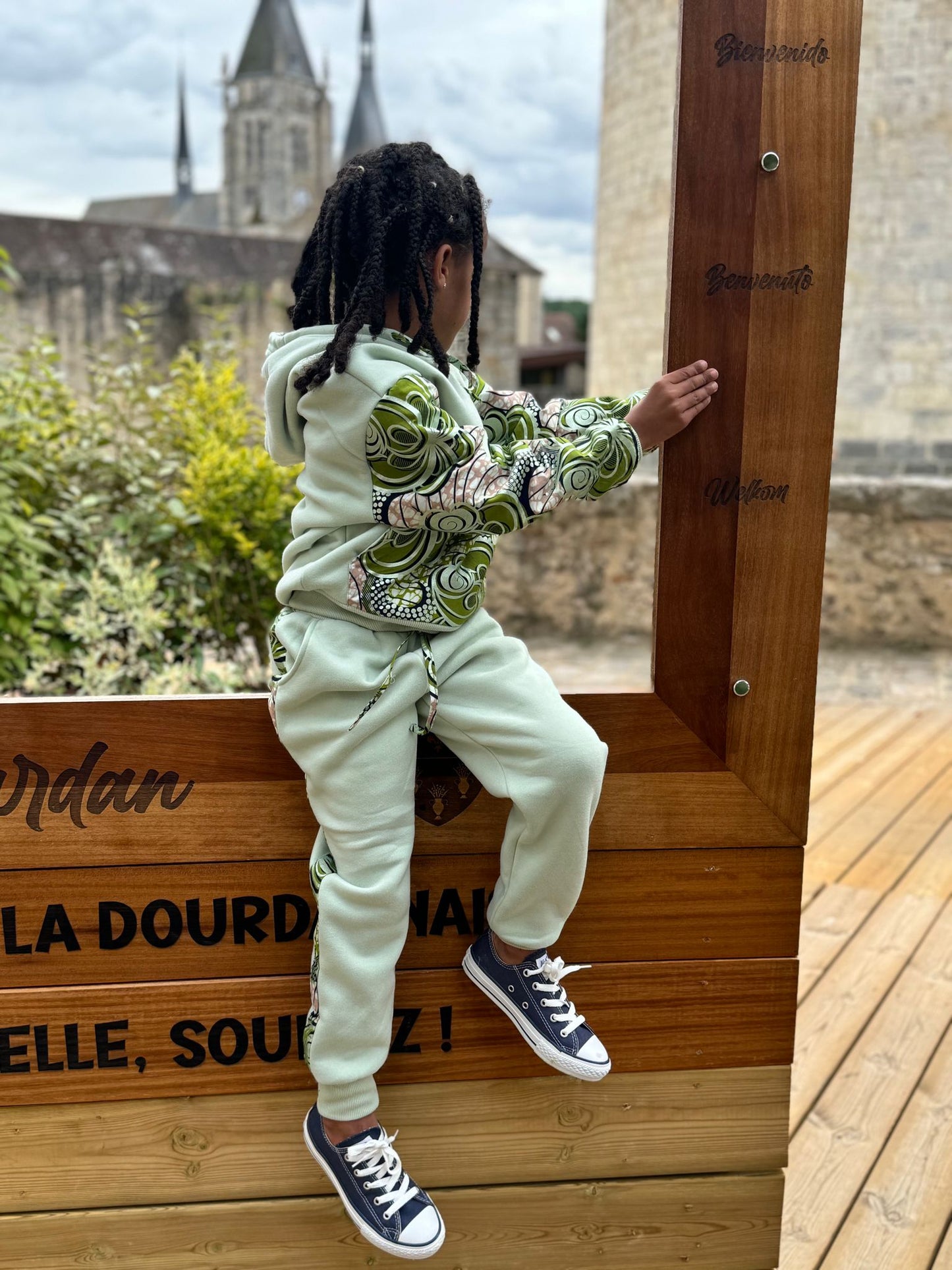 Ensemble jogging garçon ou fille - Taille 8 ans - wax vert olive et détails dorés